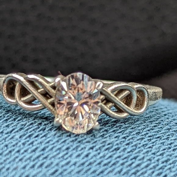 1 ct Custom Designed Moissanite Ring ( .935 Silver Band) - Picture 4 of 6